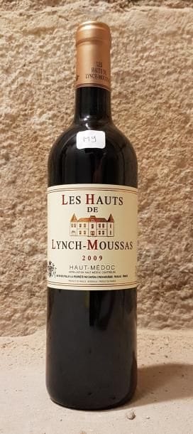 Douze bouteilles. Bordeaux Haut-Médoc. Les...