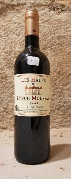 Douze bouteilles. Bordeaux, Haut-Médoc. Les...