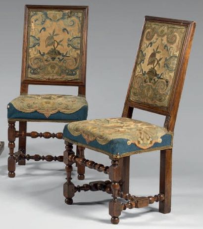 Paire de petites chaises à haut dossier en...