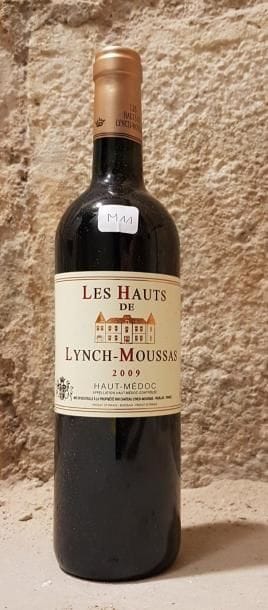 Douze bouteilles. Bordeaux, Haut-Médoc. Les...