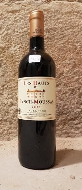 Douze bouteilles. Bordeaux, Haut-Médoc. Les...