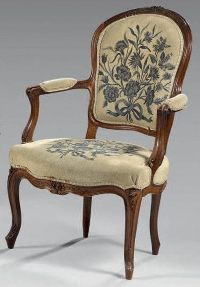 Fauteuil à dossier cabriolet en bois naturel...