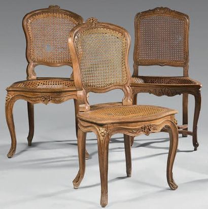 Paire de chaises cannées en bois naturel...