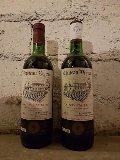Ensemble de six bouteilles:
-Deux bouteilles...