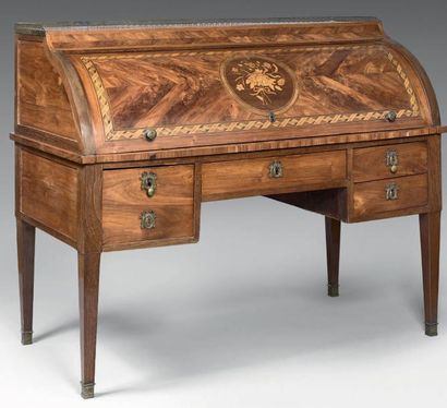 Bureau cylindre marqueté en fil de bois de...