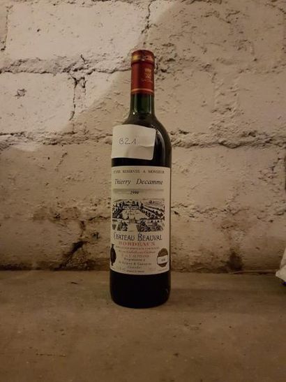 Ensemble de vingt-trois bouteilles:
Douze...