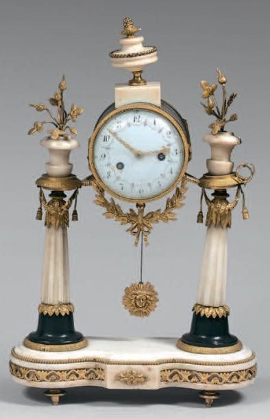 Pendule portique en marbre blanc, marbre...