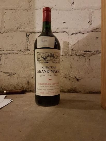 Six bouteilles. Grand vin de Bordeaux, Saint-Julien....