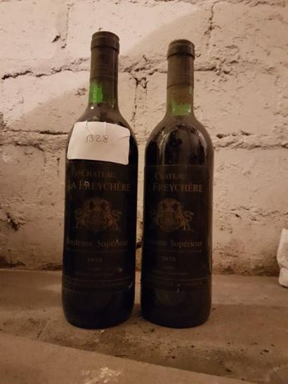 Ensemble de six bouteilles:
-Deux bouteilles...