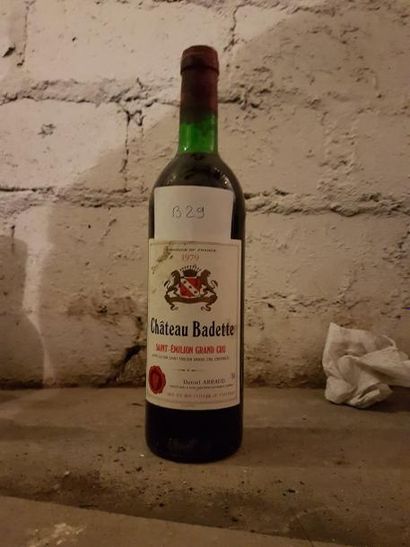 Ensemble de six bouteilles:
-Deux bouteilles...