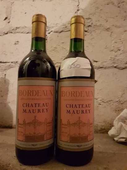 Ensemble de six bouteilles:
-Deux bouteilles...