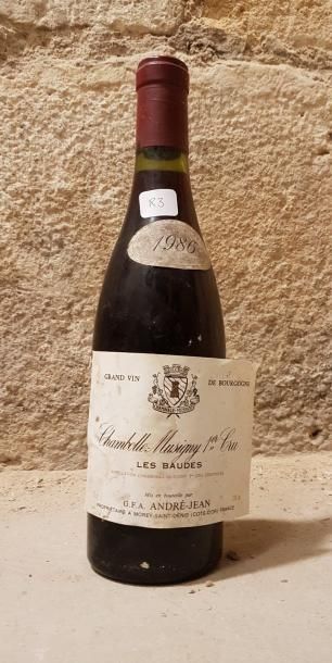 Ensemble de cinq bouteilles:
- Une bouteille....