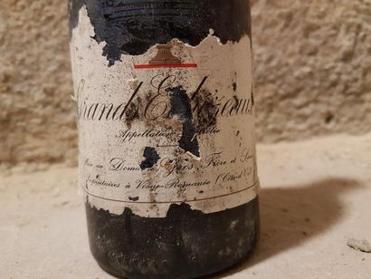 Ensemble de cinq bouteilles:
- Une bouteille....