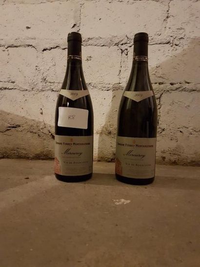 Ensemble de quatre bouteilles:
- Deux bouteilles...