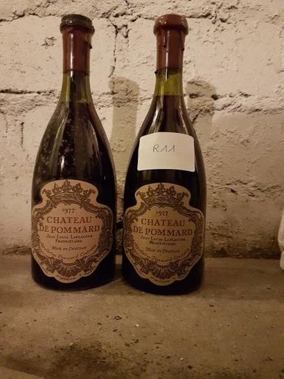 Ensemble de quatre bouteilles:
- Deux bouteilles...
