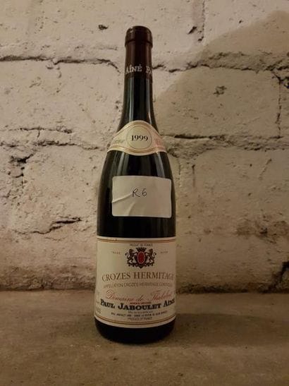 Ensemble de quatre bouteilles:
- Une bouteille...