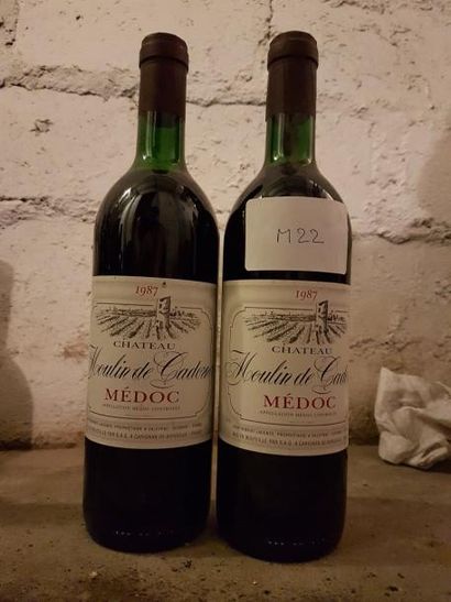 Ensemble de dix bouteilles 
- Deux bouteilles...