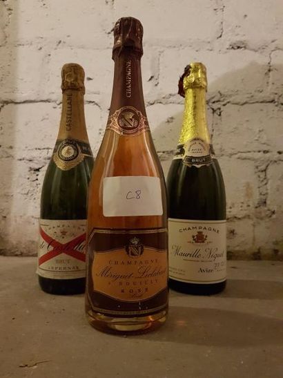 Ensemble de neuf bouteilles:
- Trois bouteilles...