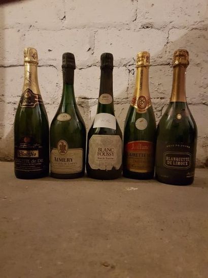 Ensemble de 12 bouteilles et demi-bouteilles:
-...