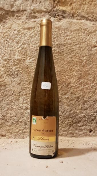 Ensemble sept bouteilles:
- Quatre bouteilles...