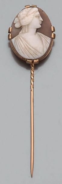 Epingle de cravate en or jaune 18K (750)...