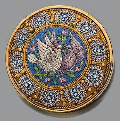 Broche ronde en or jaune 18K (750) ornée...