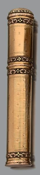Etui à cire à section ovale en ors 18K (750)...