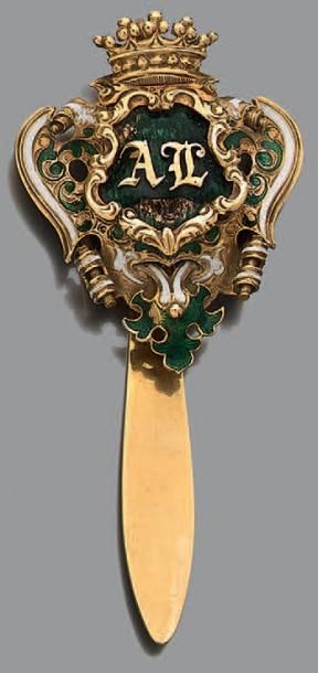 Elément de châtelaine en or jaune 18K (750)...