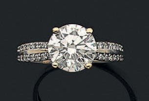 Bague en or jaune 18K (750) ornée d'un diamant...