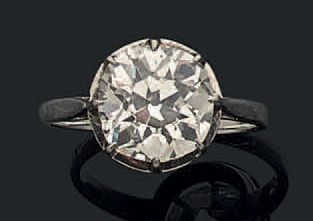 Bague en platine sertie d'un diamant taille...