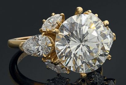 Bague en or jaune 18K (750) orné d'un diamant...