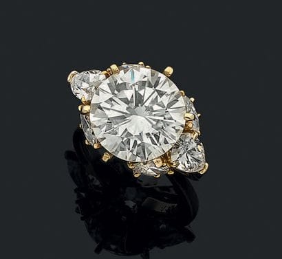 Bague en or jaune 18K (750) orné d'un diamant...