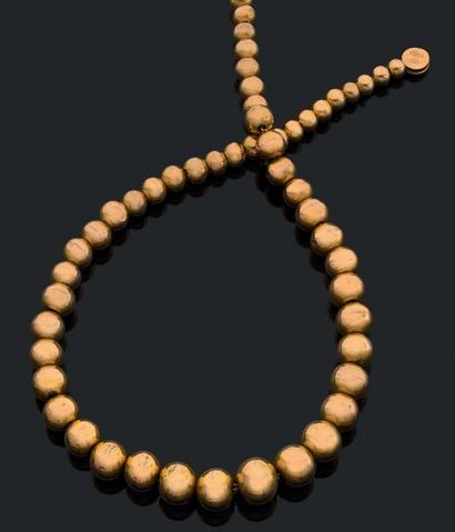 Collier en or jaune 18K (750) formé de billes...
