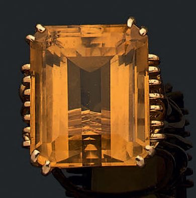 Bague en or jaune 18K (750) ornée d'une citrine...