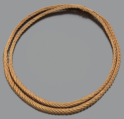 Collier en or jaune 18K (750) à deux brins...