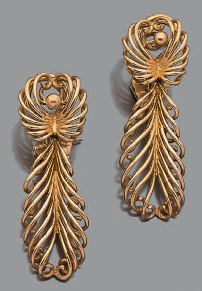 Paire de pendants d'oreille en or jaune 18K...