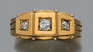 Bague en or jaune 18K (750) ornée de trois...