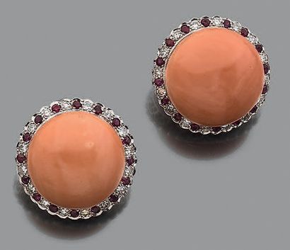 Paire de clips d'oreilles en or gris 18K...