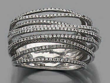 Bague à monture en or gris 18K (750) ajourée...