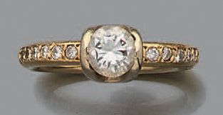 Bague en or jaune 18K (750) ornée d'un diamant...