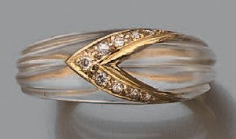 Bague en or jaune 18K (750) ornée de pâte...