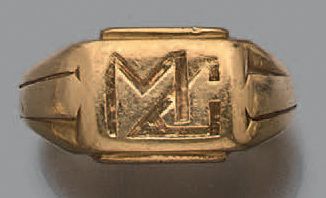 Bague chevalière en or jaune 18K (750) monogrammée.
Tour...