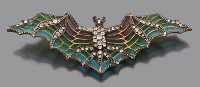 Broche en argent doré figurant une chauve-souris,...