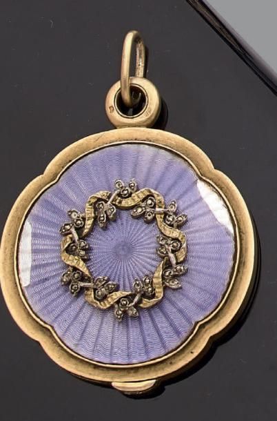 Pendentif en argent fait d'un miroir à deux...