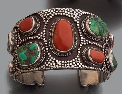 Deux bracelets jonc ouvert en argent, l'un...