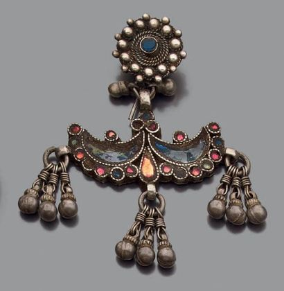 Ensemble composé de:
- une broche en argent...
