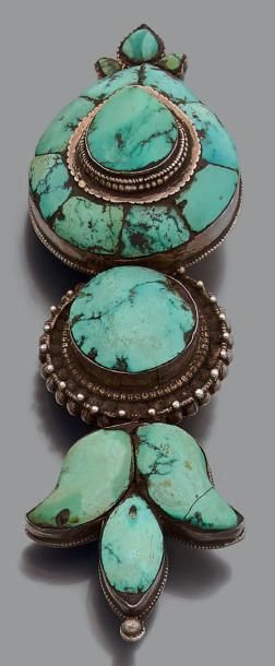 Broche à monture en argent ornée de turquoises...