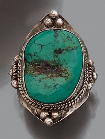 Broche à monture en argent ornée de turquoises...