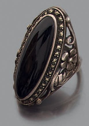 Ensemble de quatre bagues à monture en argent:...