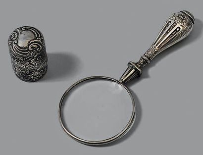Ensemble en argent composé de:
- une petite...